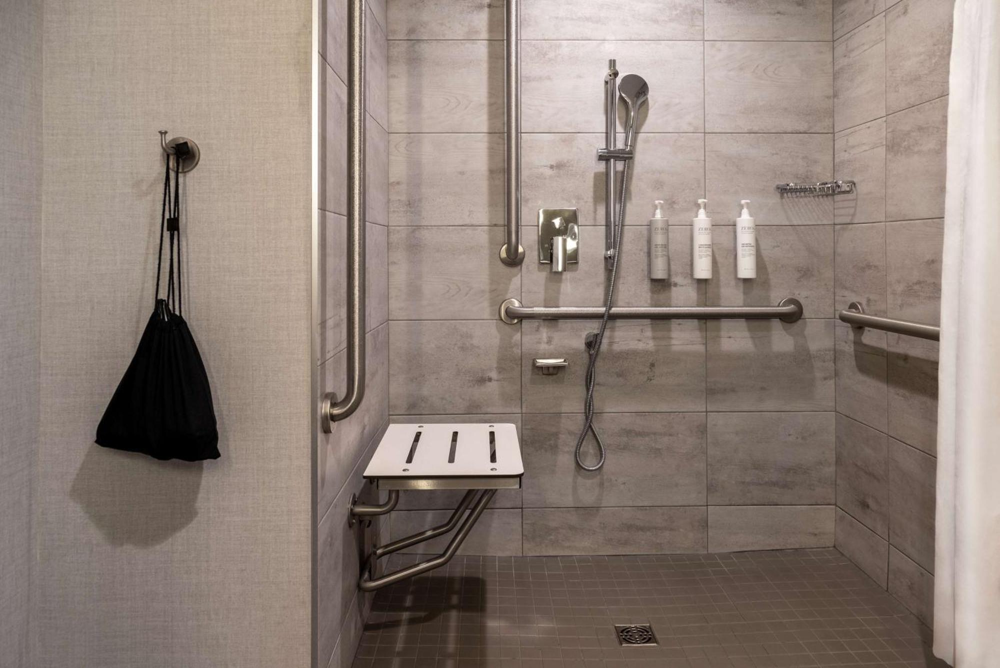 Hilton Garden Inn Фредериктън Екстериор снимка